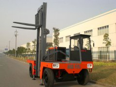 10噸內(nèi)燃側(cè)面叉車(chē)